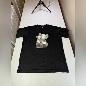 Uniqlo x KAWS UT Phaidon Limited T-Shirt Black Men’s Size Large